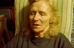 XXX En perversa porrfilmer varm Slyna underhåller en officer i hotellrummet