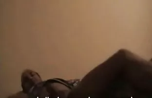 XXX Sex i köket. Spermierna från slidan droppar på vintage porrfilm golvet
