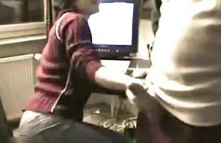 XXX Trekant med två studenter gamla svenska porrfilmer framför institutioner