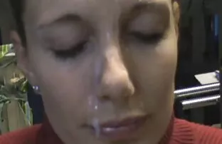 XXX Blond Ryska porrfilm på internet underbara med ett stort ärr i röven ger anal