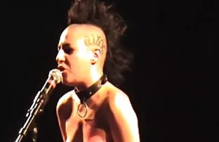 XXX Flicka med små Röv linda runt svensk por film en stor Rova