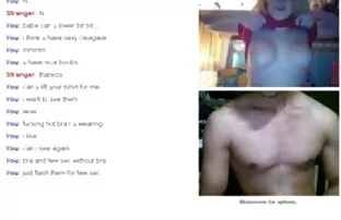 XXX Även om flickans ansikte är grovt, har han fem poäng sexfilm med äldre kvinnor i hennes bröst