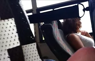 XXX Ryska flickor klä upp kända svenska porrfilmer i en monter