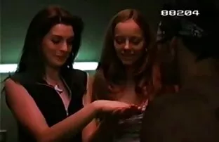 XXX Flickor ung vakt lugnar en farfar rik på sin gratis erotiska filmer hydda