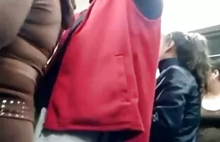XXX Medpassagerare är slarvigt märta karlsson porrfilm trött på att vänta på bussen vid busshållplatsen