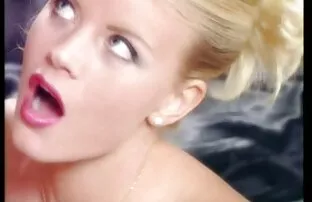 XXX Arina naken i milffilmer badrummet