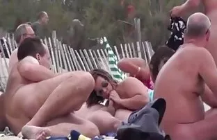 XXX Jag gratisporr xxx tog nördar till stranden och del flicka slet tätt det